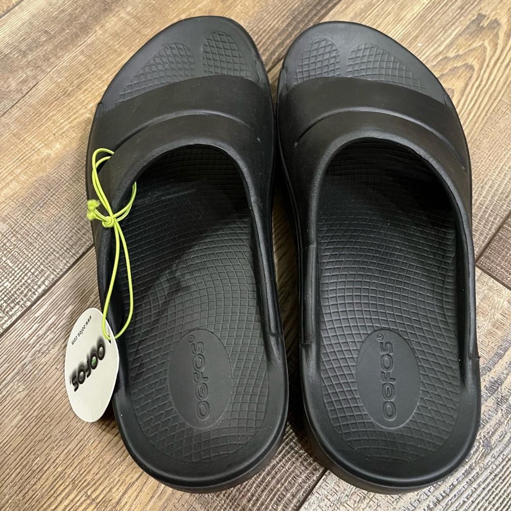 NWT’s Oofos OOahh Black Double-Strap Slide Sandals, Women’s size 8, men’s 6 - Picture 4 of 5